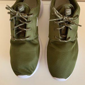 Nike Roshe One Olive Green Running Shoes Sz 11